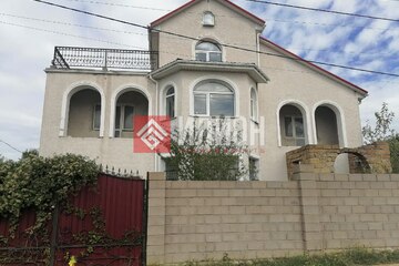 Дом, 421,9 м², 3 эт.