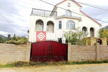 Дом, 421,9 м², 3 эт.