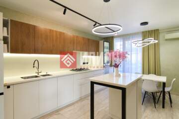 Дом, 535 м², 3 эт.