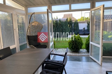 Дом, 220 м², 3 эт.