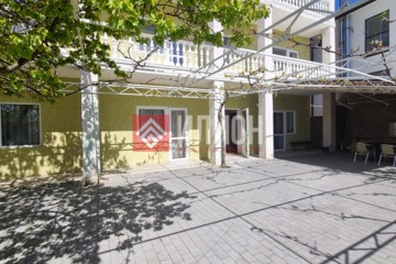 Дом, 250 м², 3 эт.