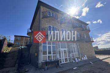 Дом, 467 м², 3 эт.
