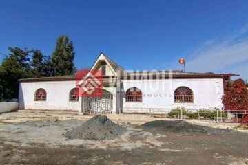 Отдельно стоящее здание, 327 м²